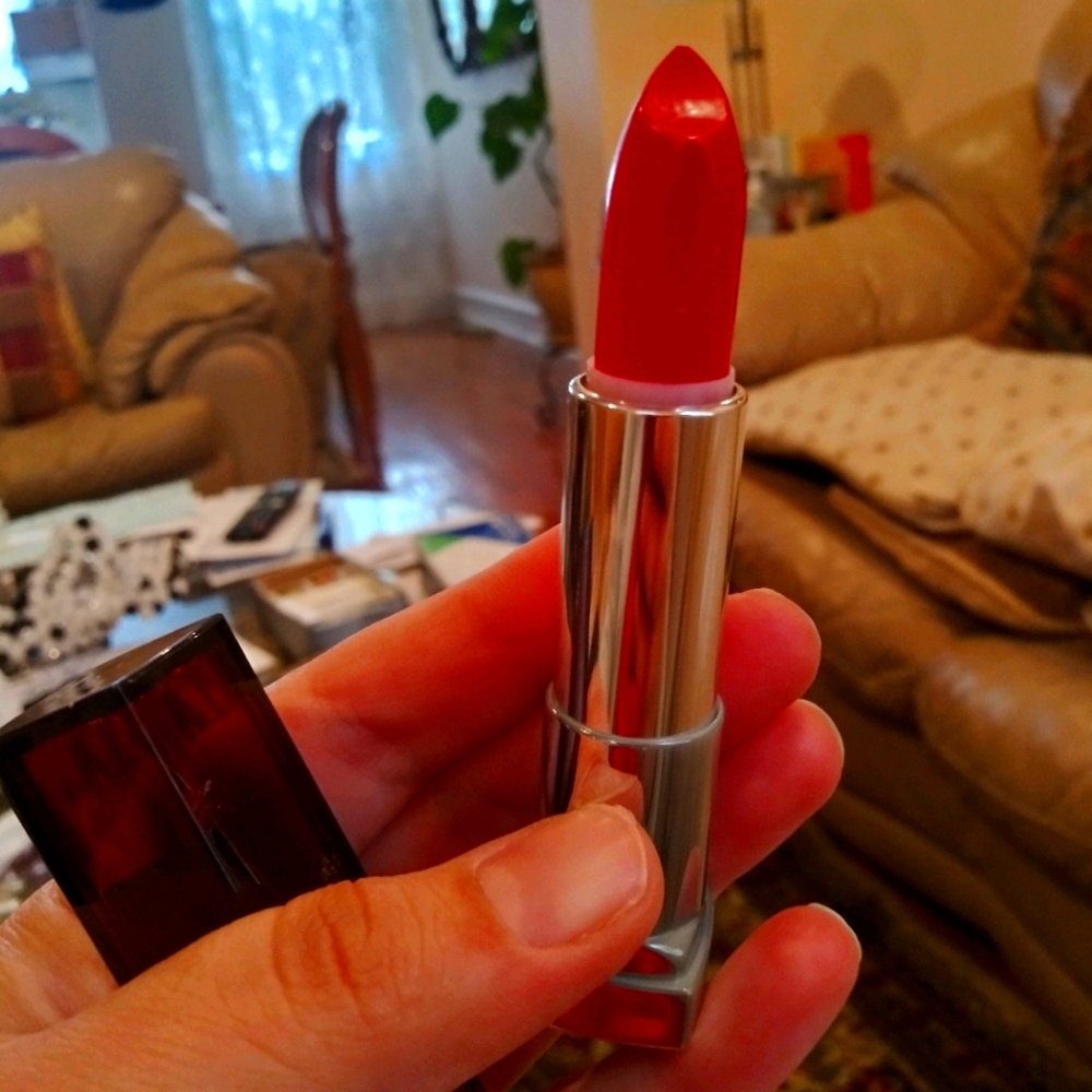 New maybelline red lisptick for sale!!